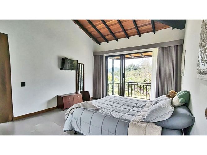 Casa de 3 alcobas en venta en El Retiro, 240 m² · foto 9 de 24