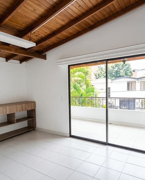 Casa de 6 alcobas en arriendo en Belen Malibu, Medellín, 300 m² · foto 19 de 23