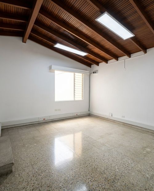 Casa de 6 alcobas en arriendo en Belen Malibu, Medellín, 300 m² · foto 22 de 23