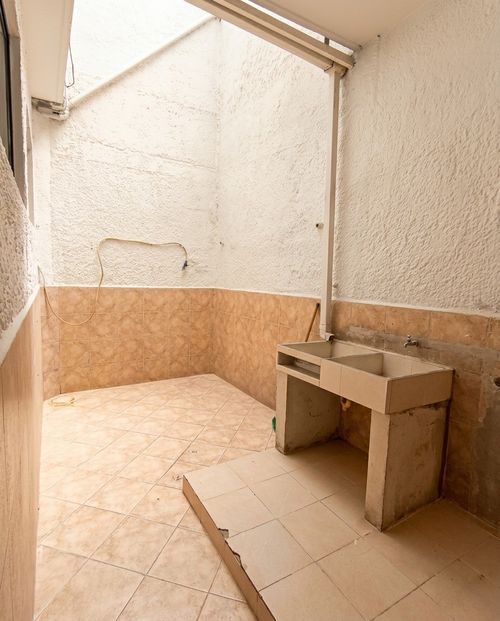 Casa de 6 alcobas en arriendo en Belen Malibu, Medellín, 300 m² · foto 20 de 23