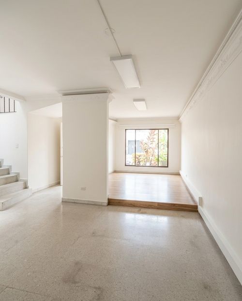 Casa de 6 alcobas en arriendo en Belen Malibu, Medellín, 300 m² · foto 3 de 23