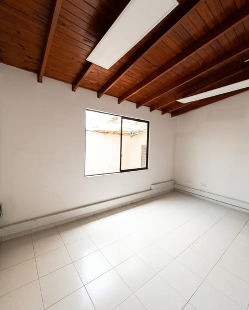Casa de 6 alcobas en arriendo en Belen Malibu, Medellín, 300 m² · foto 5 de 23