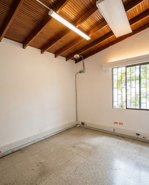 Casa de 6 alcobas en arriendo en Belen Malibu, Medellín, 300 m² · foto 10 de 23