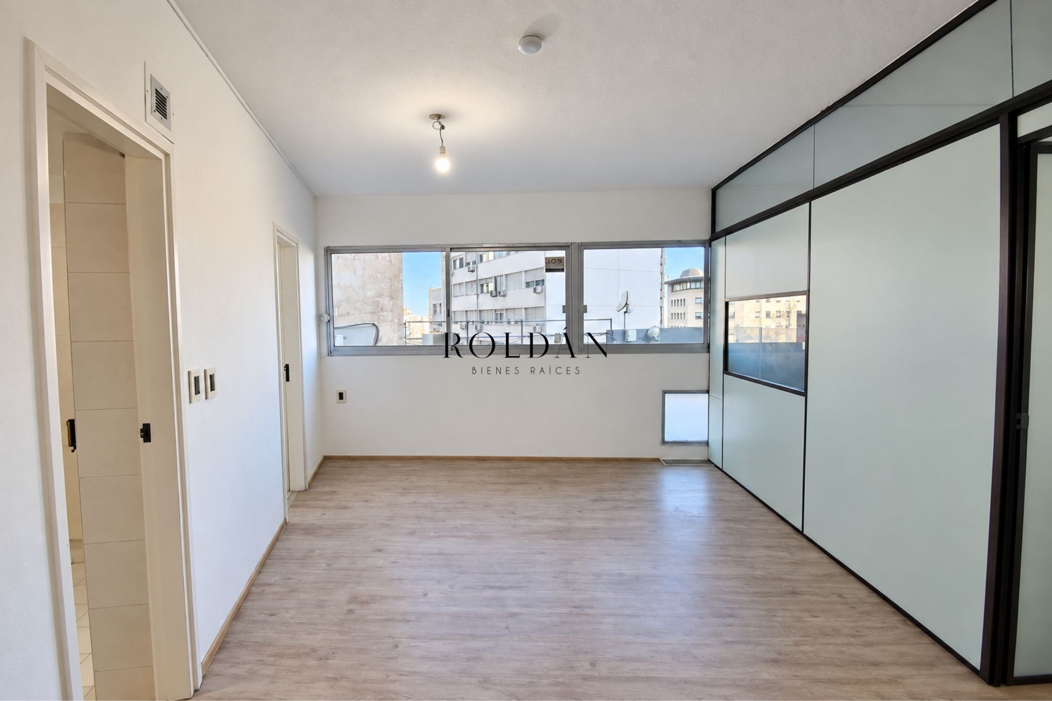 Oficina Alquiler Centro Torre Del Gaucho 3 Privados 60mts Cuadrados Porteria · Foto 2