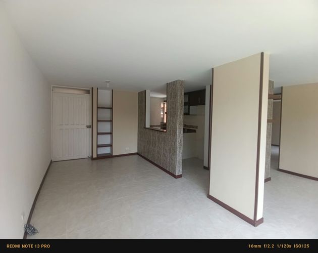 Apartamento de 2 alcobas en venta en Cañaverales, Cali, 60 m² · foto 8 de 24