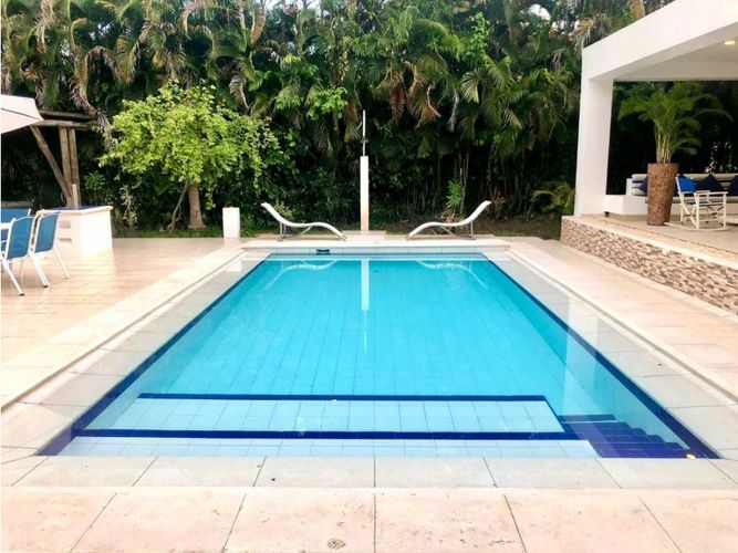 Casa de 4 alcobas en venta en Br. La Vitrina, Girardot, 330 m² · foto 4 de 23