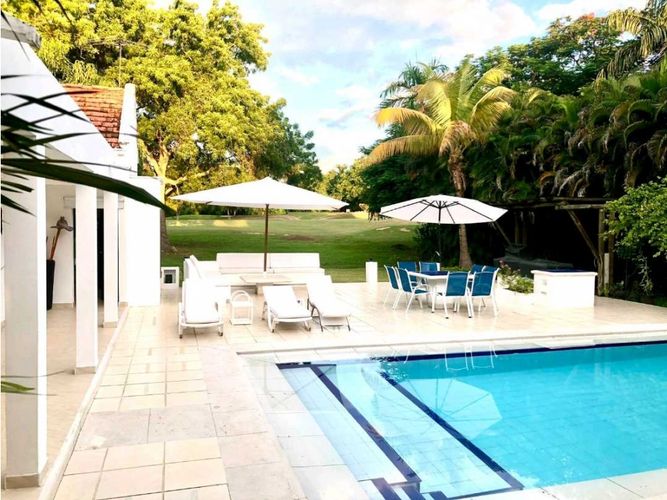Casa de 4 alcobas en venta en Br. La Vitrina, Girardot, 330 m² · foto 7 de 23