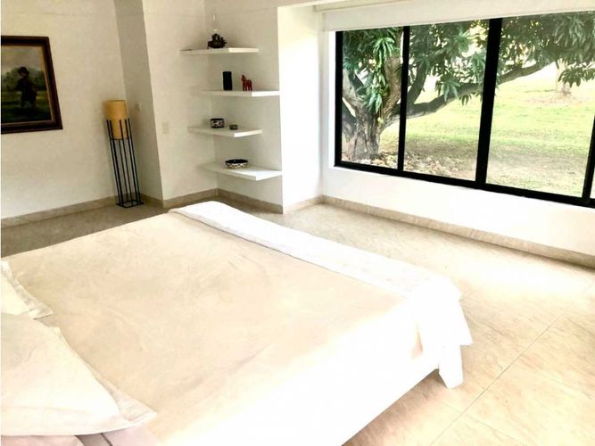 Casa de 4 alcobas en venta en Br. La Vitrina, Girardot, 330 m² · foto 11 de 23