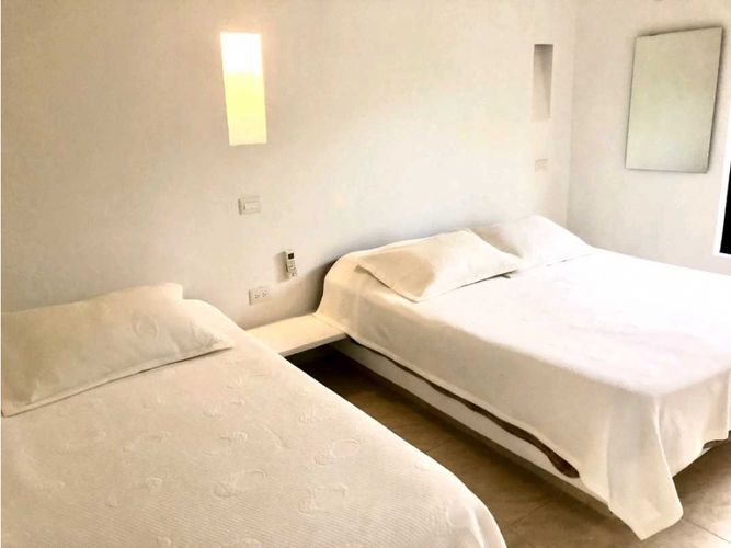 Casa de 4 alcobas en venta en Br. La Vitrina, Girardot, 330 m² · foto 12 de 23