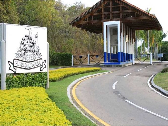 Casa de 4 alcobas en venta en Br. La Vitrina, Girardot, 330 m² · foto 18 de 23