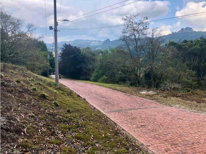 Casa de 4 alcobas en venta en Br. La Vitrina, Girardot, 330 m² · foto 21 de 23