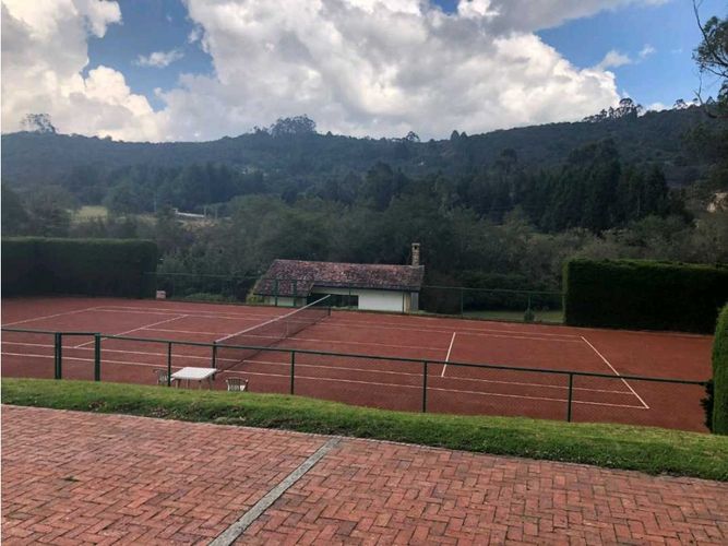 Casa de 4 alcobas en venta en Br. La Vitrina, Girardot, 330 m² · foto 23 de 23
