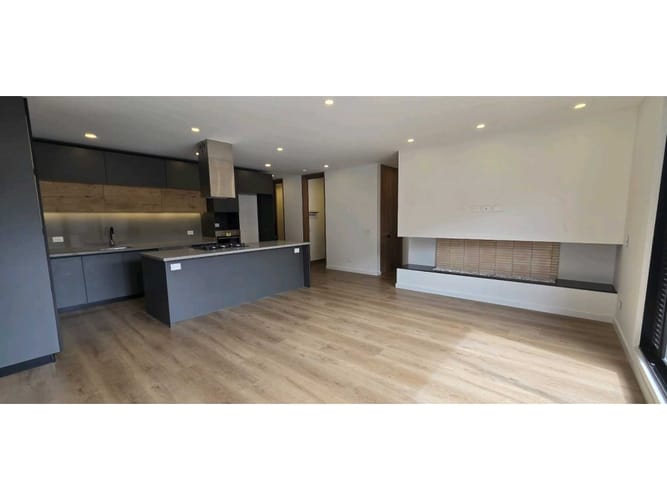 Apartamento de 3 alcobas en venta en Chicó Navarra, Bogotá, 150 m² · foto 3 de 22