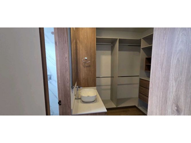 Apartamento de 3 alcobas en venta en Chicó Navarra, Bogotá, 150 m² · foto 17 de 22