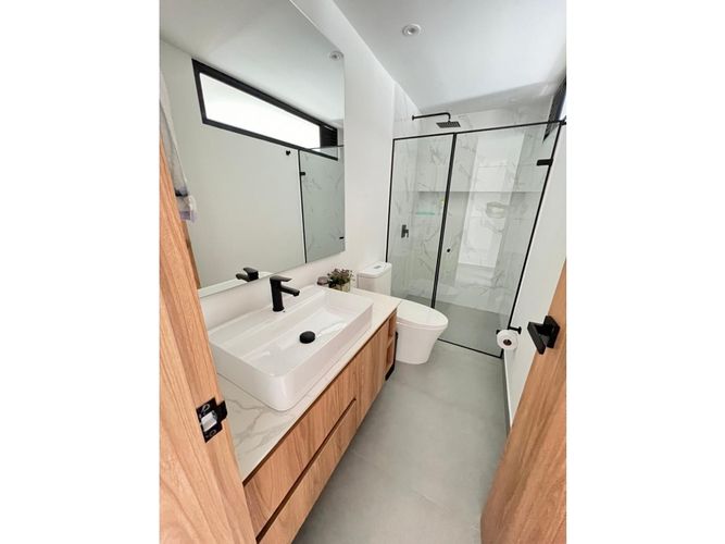 Casa de 3 alcobas en venta en Laureles Nogal, Medellín, 192 m² · foto 11 de 17