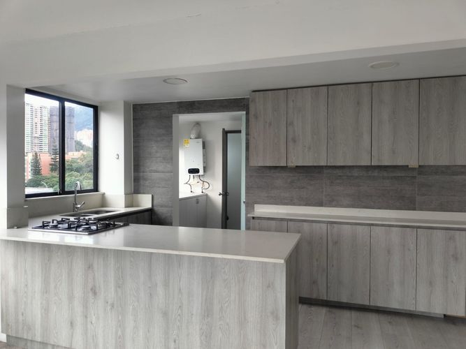 Apartamento de 3 alcobas en arriendo en El Poblado, Medellín, 109 m² · foto 7 de 13