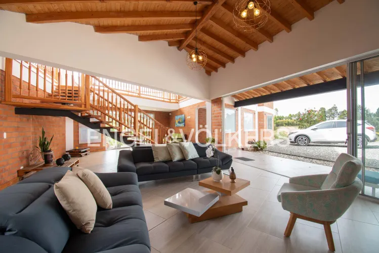 Casa de 4 alcobas en venta en Mampuesto, Rionegro, 361 m² · foto 3 de 16