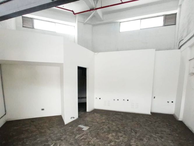 Local en arriendo en El Poblado, Medellín, 56 m² · foto 2 de 7