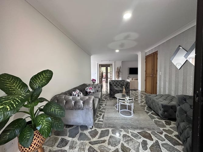 Apartamento de 3 alcobas en arriendo en El Poblado, Medellín, 142 m² · foto 4 de 19