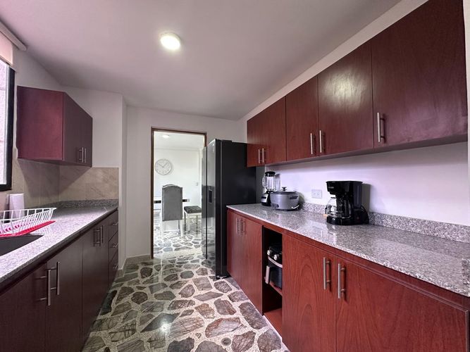 Apartamento de 3 alcobas en arriendo en El Poblado, Medellín, 142 m² · foto 11 de 19
