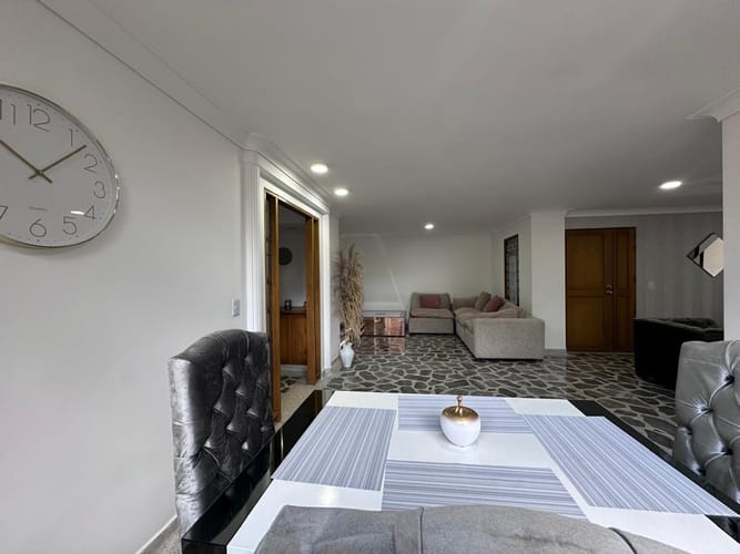 Apartamento de 3 alcobas en arriendo en El Poblado, Medellín, 142 m² · foto 3 de 19