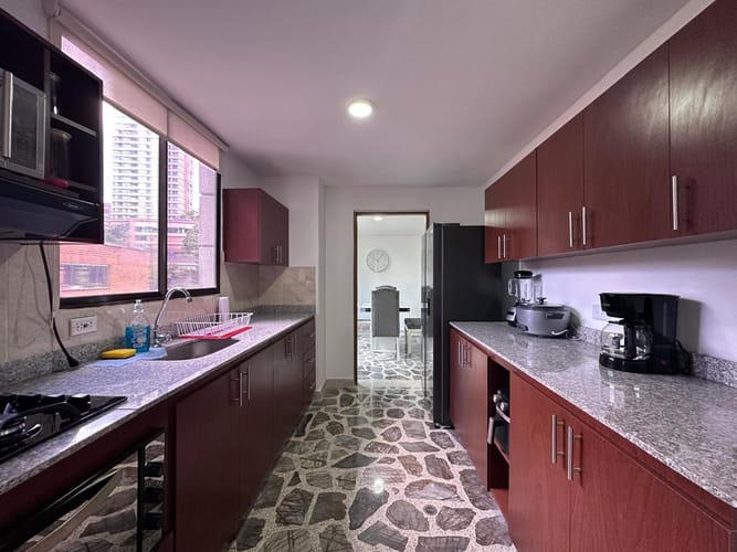 Apartamento de 3 alcobas en arriendo en El Poblado, Medellín, 142 m² · foto 10 de 19