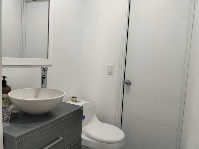 Apartamento de 2 alcobas en arriendo en El Poblado, Medellín, 130 m² · foto 14 de 16