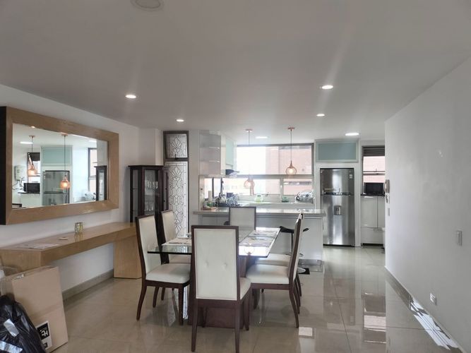 Apartamento de 2 alcobas en arriendo en El Poblado, Medellín, 130 m² · foto 3 de 16