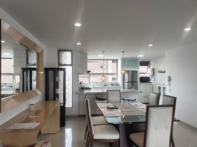 Apartamento de 2 alcobas en arriendo en El Poblado, Medellín, 130 m² · foto 4 de 16