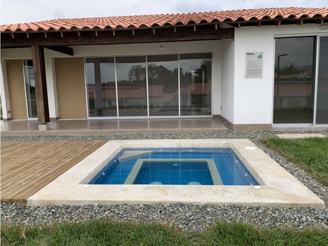 Casa de 3 alcobas en venta en Vía El Caimo, Armenia, 140 m² · foto 3 de 24