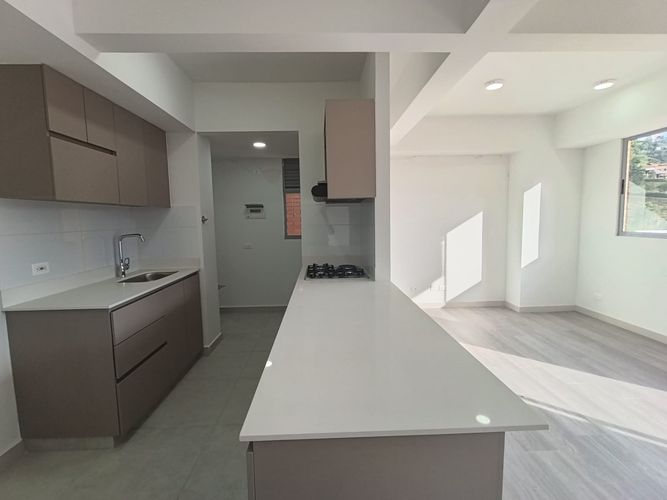 Apartamento de 2 alcobas en arriendo en Las Lomitas, Sabaneta, 76 m² · foto 2 de 17