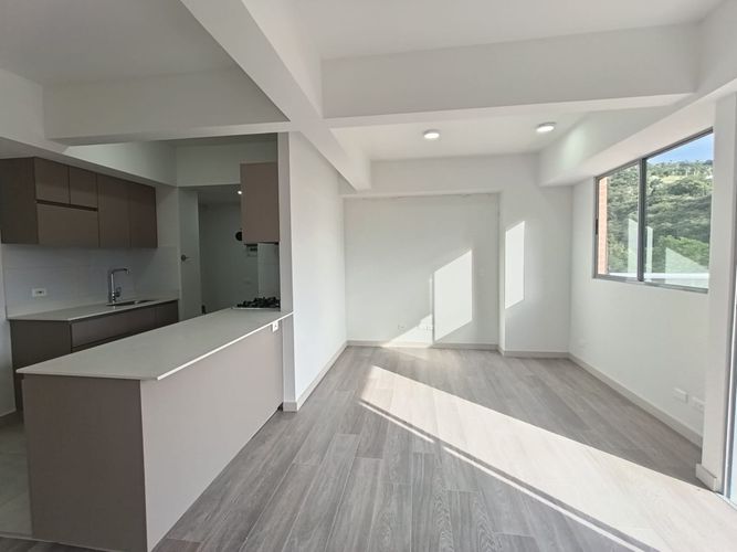 Apartamento de 2 alcobas en arriendo en Las Lomitas, Sabaneta, 76 m² · foto 4 de 17