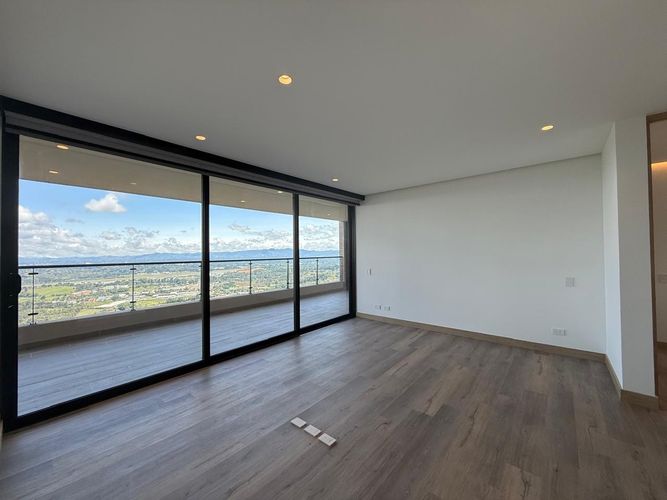 Casa de 3 alcobas en venta en El Porvenir, Rionegro, 328 m² · foto 8 de 17