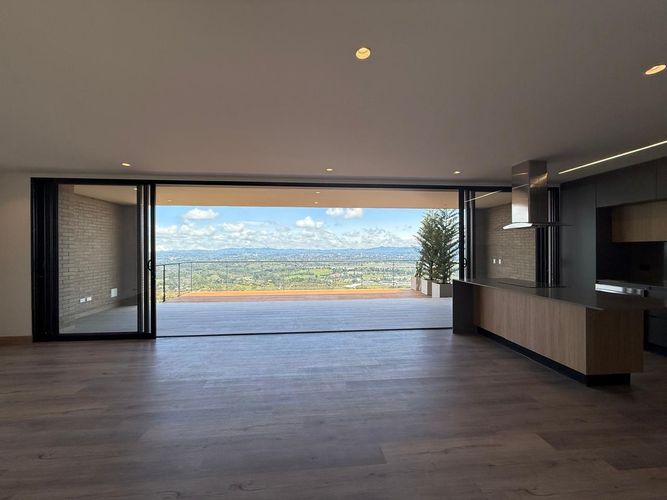Casa de 3 alcobas en venta en El Porvenir, Rionegro, 328 m² · foto 2 de 17