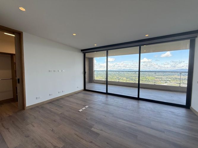 Casa de 3 alcobas en venta en El Porvenir, Rionegro, 328 m² · foto 9 de 17