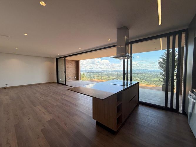 Casa de 3 alcobas en venta en El Porvenir, Rionegro, 328 m² · foto 3 de 17