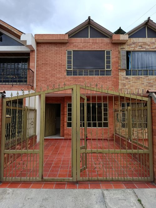 Casa de 4 alcobas en arriendo en Cota, 196 m² · foto 2 de 24