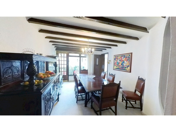 Casa de 3 alcobas en venta en Santa Barbara, Bogotá, 267 m² · foto 2 de 11
