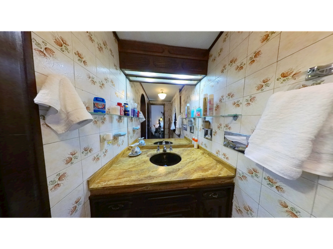 Casa de 3 alcobas en venta en Santa Barbara, Bogotá, 267 m² · foto 8 de 11