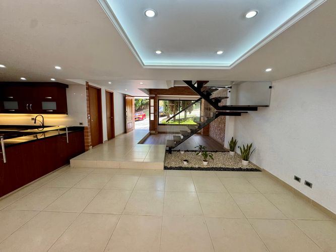 Casa de 4 alcobas en venta en Loma De La Doctora, Sabaneta, 260 m² · foto 2 de 20