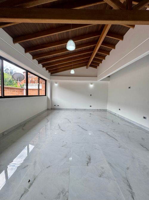 Casa de 4 alcobas en venta en Loma De La Doctora, Sabaneta, 260 m² · foto 11 de 20