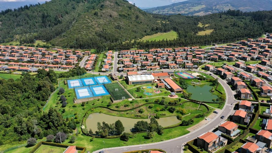 Casa de 3 alcobas en arriendo en Entrelomas Bosque Residencial, Zipaquirá, 243 m² · foto 2 de 24
