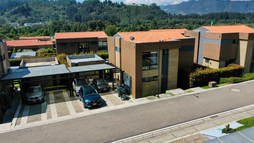 Casa de 3 alcobas en arriendo en Entrelomas Bosque Residencial, Zipaquirá, 243 m² · foto 4 de 24