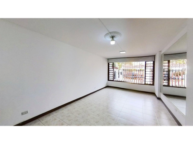Casa de 4 alcobas en venta en Niza, Bogotá, 225 m² · foto 3 de 14