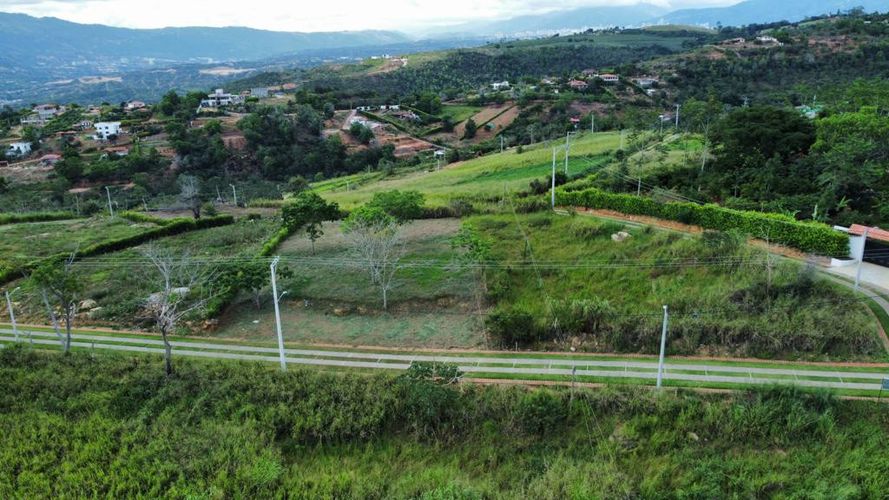 Lote en venta en Ruitoque, Girón, 1197 m² · foto 3 de 15