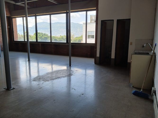 Oficina en arriendo en Cristo Rey, Medellín, 870 m² · foto 5 de 14