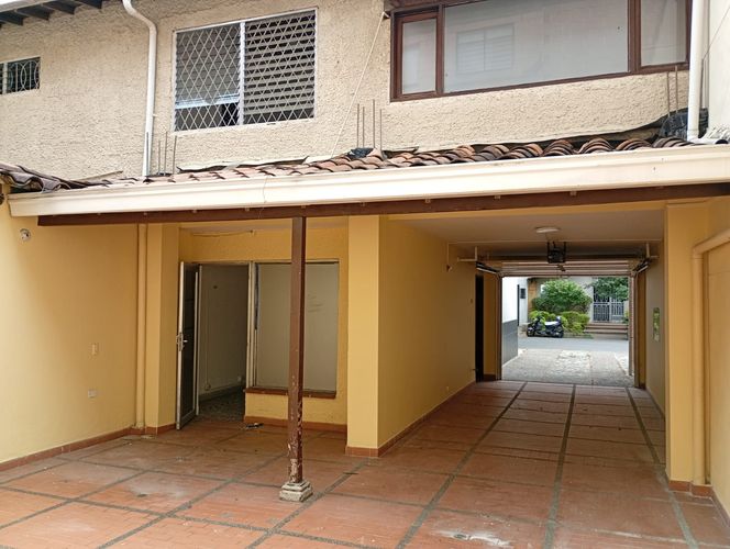 Oficina en arriendo en Laureles, Medellín, 460 m² · foto 2 de 10