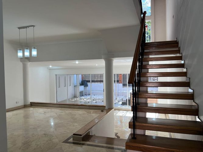 Casa de 3 alcobas en venta en El Poblado, Medellín, 229 m² · foto 4 de 20