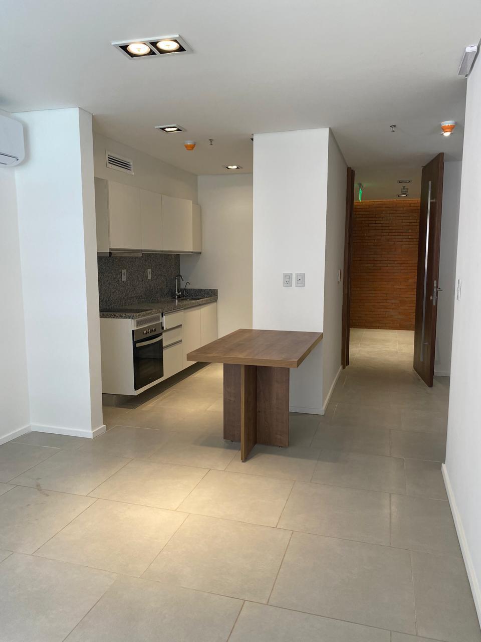En Alquiler Departamento de 1 Habitación en Complejo Bernardino A559 — foto 2