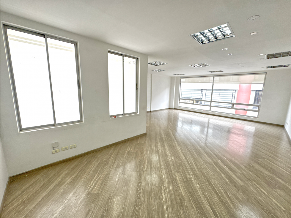 Office for rent in Quinta paredes, Bogotá
